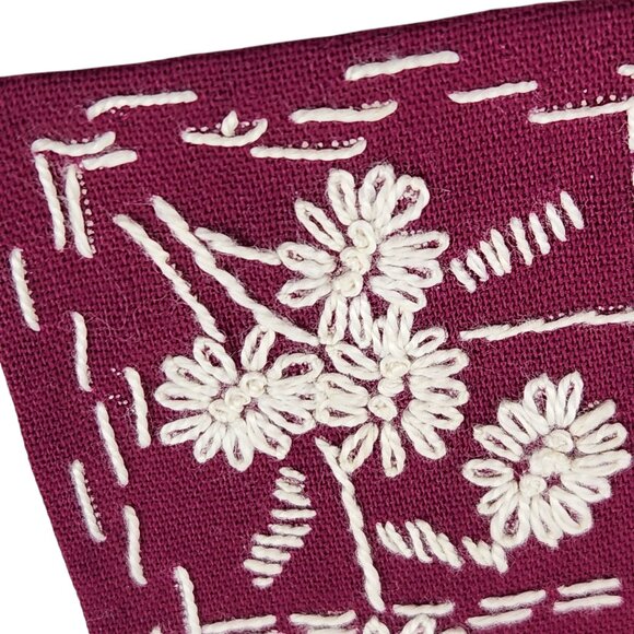 Vintage Hand Embroidered Linen Napkins Set of 4 – Floral Cottagecore Charm - Picture 4 of 8